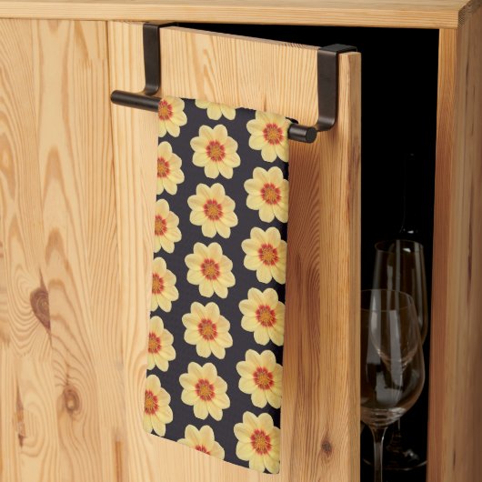 Linge De Cuisine Dahlia jaune motif floral sur noir (Pliage en tiers)