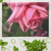 Linge De Cuisine deux fleurs roses roses chaudes. (Plié)