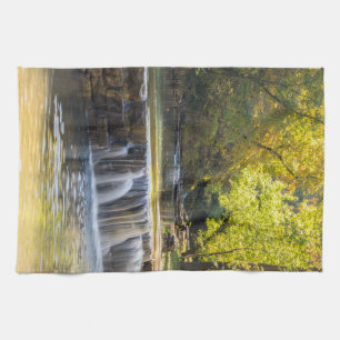 Linge De Cuisine Déversement Au-Dessus De La Route