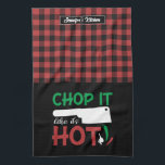 Linge De Cuisine Drôle Cuisine Pun Chop It Like It's Hot Red Plaid<br><div class="desc">Drôle et serviette de cuisine cool pour rendre la cuisine plus amusante. Cadeau personnalisé pour la famille et les amis qui aiment la cuisine, la cuisson et essayer une nouvelle recette dans la cuisine. Customisez le libellé qui convient à votre occasion. Vous pouvez utiliser l'outil de conception pour modifier davantage...</div>