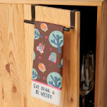 Linge De Cuisine Drôle Cute Ows Motif Citation personnalisée ou nom<br><div class="desc">Chouette mignonne avec une citation amusante. La citation dit : "Mange, bois, et sois désordonné !" ou changez-vous à tout ce que vous voulez. Ces serviettes colorées sont parfaites pour ajouter du plaisir et de l'ambiance à votre cuisine. Associez-le avec une bouteille de vin et il fait un grand cadeau...</div>