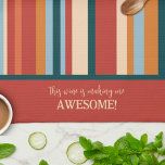 Linge De Cuisine Drôle Moderne Grille Citation De Vin Personnalisé<br><div class="desc">Drôle Citation de vin personnalisé Stripe Serviette de cuisine. Ces serviettes de cuisine uniques sont un cadeau parfait pour célébrer un anniversaire, la retraite, l'anniversaire, la fête du ménage, un cadeau mariage, etc... Une façon amusante de célébrer n'importe quelle occasion. Associez-le avec une bouteille de vin et il fait un...</div>