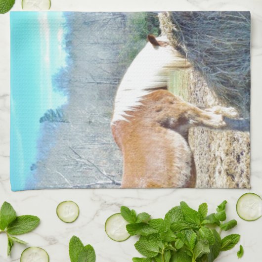 Linge De Cuisine Ébauche secourue Chevaux mangeant foin (Plié)