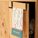 Linge De Cuisine Élégant Chic Joli motif floral Nom personnalisé<br><div class="desc">Chic Personnalisé motif floral moderne serviette de cuisine moderne. Ces serviettes de cuisine fleuries et colorées sont parfaites pour ajouter un peu de couleur à votre cuisine. Faites-les uniquement à vous en ajoutant votre nom ou votre devis préféré. Que vous soyez un chef chevronné ou un aspirant cuisinier, ces serviettes...</div>