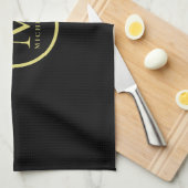 Linge De Cuisine Élégant Nom Monogramme Modèle Noir Et Or (Quart Plié)