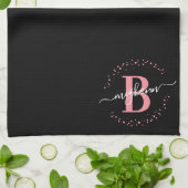 Linge De Cuisine Fille tendance rose noir nom Monogramme Script (Plié)