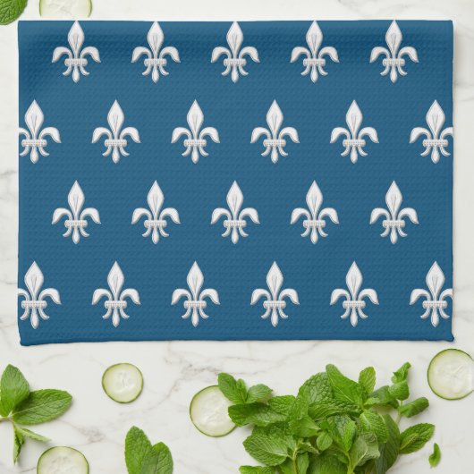 Linge De Cuisine Fleur de Lis en blanc sur Deep Cobalt Blue (Plié)
