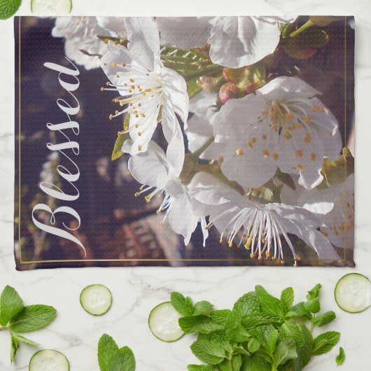 Linge De Cuisine Fleurs de cerisier. Joyeuses Pâques (Plié)