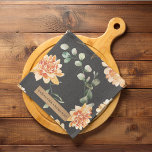Linge De Cuisine Fleurs Jaunes Modernes & Cadeau Personnalisé Kraft<br><div class="desc">Cette belle aquarelle moderne fleurie design avec des fleurs jaunes lumineuses et joyeuses disposées dans un joli bouquet. L'oeuvre est réalisée à l'aide du support délicat et translucide de l'aquarelle, qui donne aux fleurs une qualité douce et rêveuse. Le design peut être personnalisé avec un nom de votre choix, ce...</div>