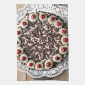 Linge De Cuisine Gâteau de la Forêt-Noire sur bois rustique (Vertical)