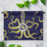 Linge De Cuisine Gears Steampunk Octopus Kraken<br><div class="desc">Ce monstre marin steampunk sous tentes possède huit appendices dorés en fil de fer, un engrenage en argent central et de nombreux engrenages et boulons qui composent sa tête, ses yeux et ses ventouses. C'est une pieuvre robot / kraken, un monstre de machine métallique pour quiconque aime la science-fiction geek...</div>