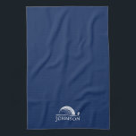 Linge De Cuisine Golf Nom personnalisé Marine Bleu<br><div class="desc">Nom personnalisé en police classique sur une serviette de cuisine bleu marine avec un anneau clip et logo de golf et club de golf unique design graphique est un grand cadeau de golf ou de gardien pour un golfeur,  caddy,  ou club de golf.</div>