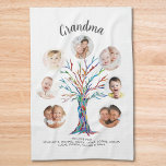 Linge De Cuisine Grand-mère garde photo<br><div class="desc">Cette serviette de cuisine moderne Grandma est décorée d'un arbre généalogique en mosaïque colorée. Facile à personnaliser avec une sélection de sept photos et les noms des petits-enfants. Fait un cadeau parfait pour votre grand-mère. Mosaïque originale © Michele Davies.</div>