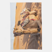 Linge De Cuisine Gros plan sur drôles de chameaux dans le désert d' (Vertical)