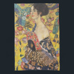 Linge De Cuisine Gustav Klimt Lady With Fan Art Nouveau Painting<br><div class="desc">Dame Gustav Klimt avec peintre Art Nouveau Fan Ce demi-portrait d'une belle femme montre un arrière - plan jaune avec des ornements asiatiques, des oiseaux colorés et des fleurs de lotus. La dame porte une robe dans le style d'un kimono imprimé des motifs d'une robe de dragon chinoise. Belle peinture...</div>