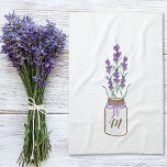 Linge De Cuisine Herbes de lavande dans un monogramme de jarre de M<br><div class="desc">Ajoutez une touche de French Country à la cuisine. Un pot de mason avec trois tiges de l'herbe Lavender à personnaliser avec un monogramme.</div>
