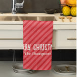 Linge De Cuisine Joyeux Noël rouge rayé Personnalisé<br><div class="desc">Ce design comprend un joyeux Noël,  simple serviette de cuisine rayée rouge,  avec un joli joyeux caprice,  Noël moderne,  parfait pour la cuisson des vacances,  fait un grand gardien d'hôtesse,  un rustique élégant,  hivernal festif,  minimaliste,  style minimaliste.</div>