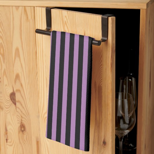 Linge De Cuisine Lavande moderne violet et bandes verticales noires (Pliage en tiers)