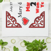 Linge De Cuisine Les noms noirs rouges de coeurs et datent (Plié)