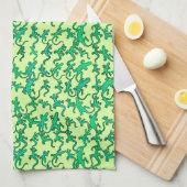 Linge De Cuisine Lézards verts sur un arrière - plan de vert de (Quart Plié)