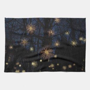 Linge De Cuisine Lumières de démarrage dans les arbres, cuisine de