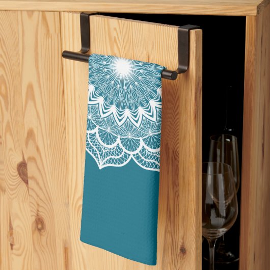 Linge De Cuisine Mandala blanc sur fond bleu (Pliage en tiers)