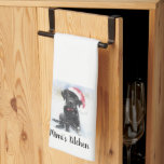 Linge De Cuisine Marionnette du Black Lab en Santa Hat, texte perso<br><div class="desc">Serviette de cuisine super mignonne avec un rendu aquarelle d'un Black Labrador Retriever portant un chapeau de Père Noël. Ajoutez votre texte personnalisé pour personnaliser. Fait le cadeau de vacances parfait pour les propriétaires de labo,  les mamans et les papas de chien,  les chefs,  les boulangers et plus encore.</div>