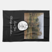 Linge De Cuisine Mère Hen Nesting w Monogram Oeuf Photo (Horizontal)