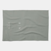 Linge De Cuisine Minimal et chic | Monogramme vert Sage et date (Horizontal)