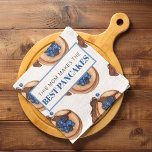 Linge De Cuisine Modern Mom Fait Les Meilleurs Pancakes Cadeau<br><div class="desc">Vous cherchez un cadeau unique et personnalisé pour la maman qui aime cuisiner? Découvrez notre collection cadeau "Modern Mom Makes Best Pancakes" sur Zazzle! Cette collection présente une variété de produits avec un design amusant et amusant crêpes,  y compris tabliers,  sacs fourre-tout,  tasses à café,  et plus encore.</div>