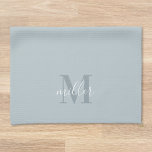 Linge De Cuisine Moderne Bleu Personnalisé Nom de famille Monogramm<br><div class="desc">Serviette à main bleue moderne sur mesure avec monogramme de nom de famille personnalisé dans la calligraphie à la main moderne.</div>