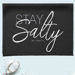 Linge De Cuisine Moderne Stay Salty Typographie Christian Black<br><div class="desc">Design tendance Stay Salty Typographie Christian Scripture Black Serviette de cuisine. Serviette de cuisine noire avec design typographique gris et blanc. Restez Salé Mathew 5:13 (Dans la Bible de Mathew 5:13, Jésus dit : "Vous êtes le sel de la terre. Mais si le sel perd sa salinité, comment le rendre...</div>