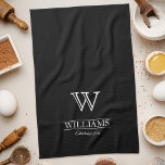 Linge De Cuisine Monogramme classique simple personnalisé Nom de fa<br><div class="desc">Créez votre propre serviette de cuisine personnalisée, élégante et élégante, avec votre nom de famille et votre monogramme. Pour modifier ce modèle de conception, il suffit de modifier les champs de texte comme indiqué ci-dessus. Vous pouvez même ajouter du texte ou des images, des polices de personnaliser et des couleurs...</div>