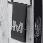 Linge De Cuisine Monogramme de nom noir blanc<br><div class="desc">Serviette de cuisine personnalisée avec monogramme de nom personnalisé en noir et blanc. Ajoutez une touche d'élégance à votre cuisine avec cette serviette monogrammée élégante. Conçue pour être pliée en trois, elle présente une initiale grise en gras et un nom en écriture blanche fluide, offrant un look personnalisé et sophistiqué....</div>