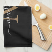 Linge De Cuisine Monogramme d'or noir moderne élégant Nom du script (Quart Plié)
