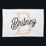 Linge De Cuisine Monogramme et nom personnalisé moderne Pastel Pink<br><div class="desc">Présentez notre Monogramme personnalisé moderne et Nom Pastel Pink Kitchen Towel, un ajout élégant à votre décor de cuisine. Cette serviette de cuisine présente un design contemporain en rose pastel doux, personnalisée avec votre monogramme et nom pour une touche personnalisée. Parfait pour sécher les assiettes, essuyer les comptoirs ou comme...</div>