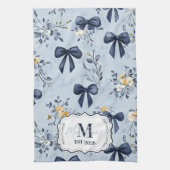 Linge De Cuisine Monogramme Floral Élégant avec Ruban Bleu Personna (Vertical)