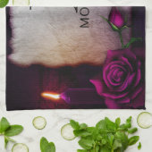 Linge De Cuisine Monogramme gothique Rose, bougie et parchemin (Plié)