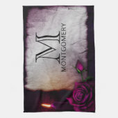 Linge De Cuisine Monogramme gothique Rose, bougie et parchemin (Vertical)