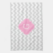 Linge De Cuisine Monogramme gris clair blanc Chevron rose Quatrefoi (Vertical)