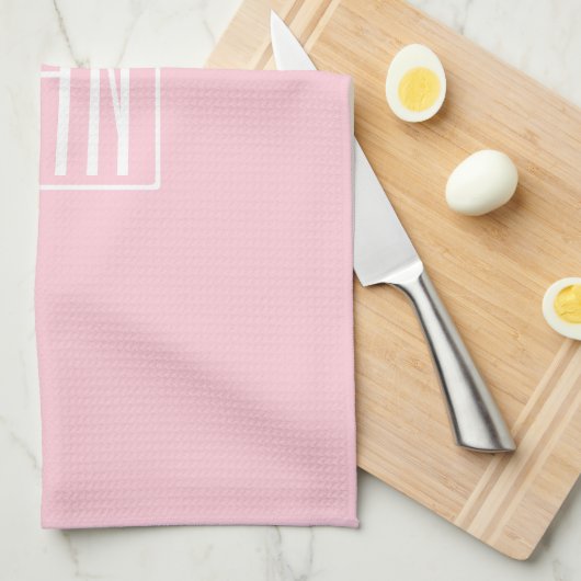 Linge De Cuisine Monogramme initial | Blanc sur rose clair (Quart Plié)
