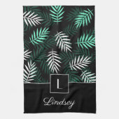 Linge De Cuisine Monogramme & Votre Nom Sur Motif De Feuilles Vert  (Vertical)