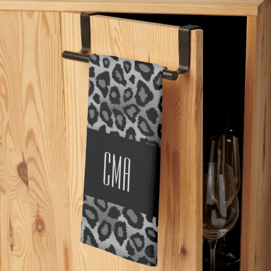 Linge De Cuisine Motif animal léopard gris exotique | Monogramme (Pliage en tiers)