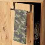 Linge De Cuisine Motif de camouflage vert<br><div class="desc">Découvrez ce design avec un motif de camouflage vert.</div>