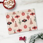 Linge De Cuisine Motif de Noël moderne du milieu du siècle<br><div class="desc">Apportez une touche d'élégance rétro à votre cuisine en cette période de vacances avec notre serviette de cuisine Motif moderne de Noël du milieu du siècle. Dotée d'une palette festive de rouge, rose, vert et noir, cette serviette présente des motifs emblématiques de l'Âge atomique. Parfait pour ajouter une touche de...</div>