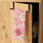 Linge De Cuisine Motif de pastèque rose et rouge avec Monogramme<br><div class="desc">Motif cool pour la cuisine d'été ou le patio extérieur,  ce design présente un motif répétitif de tranches de pastèque dans les tons aquarelle rose,  rouge,  vert et blanc. Personnalisez le modèle de texte avec votre initiale monogramme pour un look personnalisé.</div>