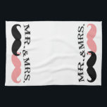 Linge De Cuisine Moustache noire et rose vintage<br><div class="desc">M. vintage et Mme Mustaches.  La moustache noire et la moustache rose sont enlacées.  Grand pour le fiançailles,  le mariage et l'anniversaire.  Ajoutez une date de mariage,  les noms ou toute autre personnalisation.  Félicitations aux couples chanceux !</div>
