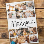 Linge De Cuisine Nannie We Lots Hearts Modern Photo Collage<br><div class="desc">Nous t'aimons Nannie ! Cute, moderne et personnalisée famille photo collage serviette de cuisine pour montrer à grand-mère combien elle est aimée. Nous aimons cette écriture manuscrite avec des fioritures de coeur, ce qui en fait un cadeau de souvenir pour un grand-parent bien-aimé. Personnalisez avec 12 photos préférées et votre...</div>