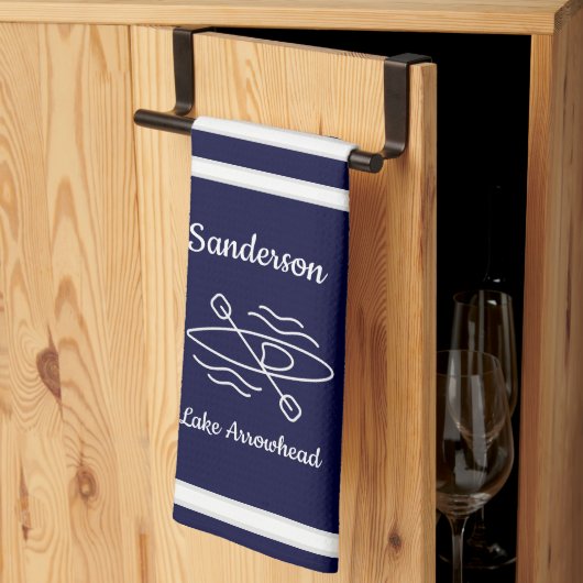 Linge De Cuisine Navy Blue Kayak Monogramme Nom Maison de lac Cuisi (Pliage en tiers)