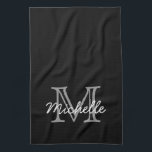 Linge De Cuisine Noir moderne Blanc Personnalisé Nom Monogramme<br><div class="desc">Moderne, minimaliste noir et blanc personnalisé nom et serviette de cuisine monogrammée. Il comporte une initiale monogramme en police de style serif et un joli modèle texte de prénom écrit à la main en gris blanc sur arrière - plan noir. Grand cadeau féminin et personnalisé. Si vous avez besoin d'aide...</div>